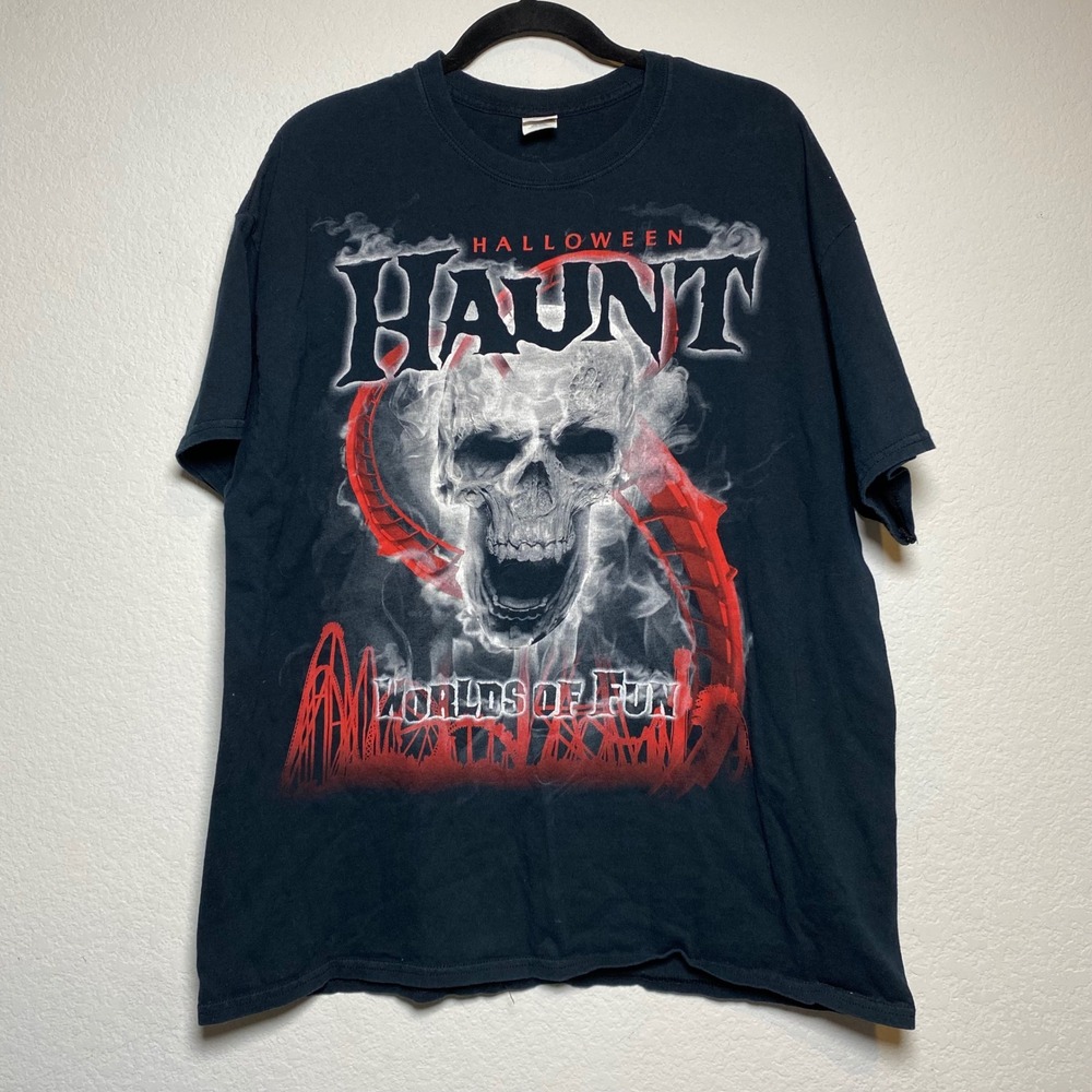 Worlds of Fun Halloween Haunt T-Shirt Gildan Heavy Cotton Adult Large Goth Skull